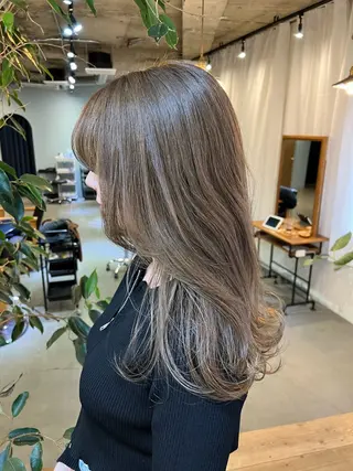 セミロング ブリーチなしカラー 🌿‬脇黒丸 彩のヘアスタイル