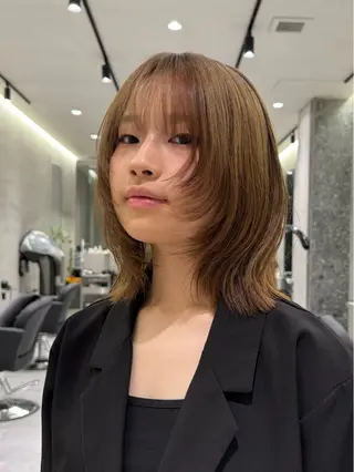 ミディアム カラー ハイトーン/ベージュ /レイヤー :遥香のヘアスタイル