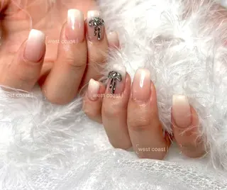 ネイル リボン、ガーリー パーツ放題専門店のネイルデザイン