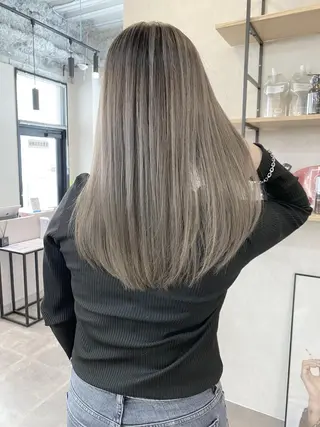 セミロング ヘアアレンジ カラー ハイトーン カラーのヘアスタイル