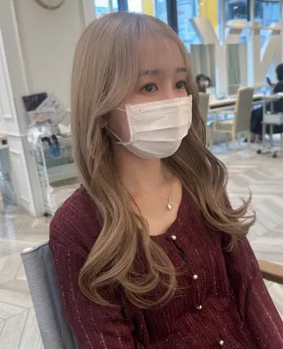 ロング ベージュ/インナー カラー🤍Rieのヘアスタイル