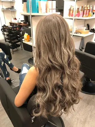 セミロング LANI OOSAKAのヘアスタイル