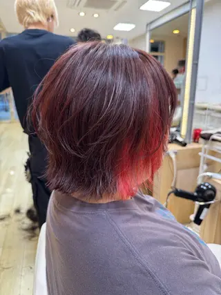 ショート カラー 中村 真依のヘアスタイル