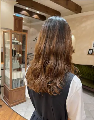 パーマ 青山 莉奈のヘアスタイル