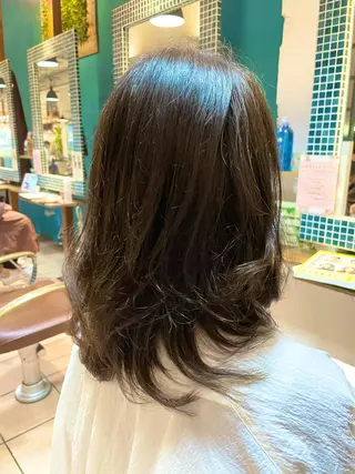 セミロング カラー EARTH大宮駅前店所属・吉田 瑛美のヘアスタイル