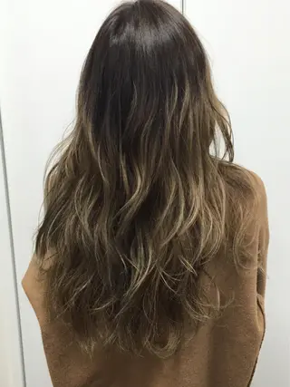 セミロング カラー ヘアアレンジ due hair 京都駅前店 MILBON オージュア認定サロン【デューヘアー】所属・ハイトーンブリーチ 土坂　由志【京都】のヘアスタイル