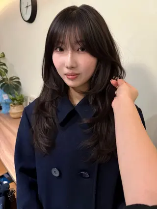 ロング レイヤーカット\ウル フ　chinatsuのヘアスタイル