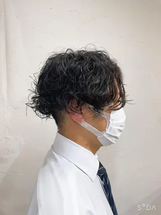 ミディアム パーマ メンズ かんばら りょーいのヘアスタイル