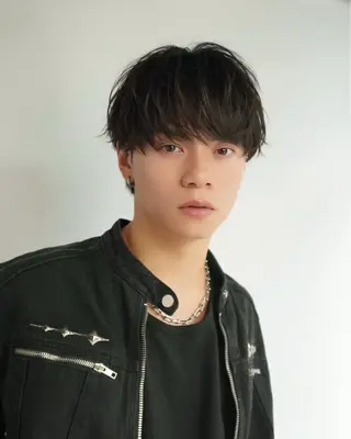 ショート メンズ シャドウ/フェザー パーマメンズりつきのヘアスタイル