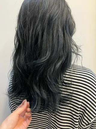 ロング カラー 岸田 莉奈のヘアスタイル