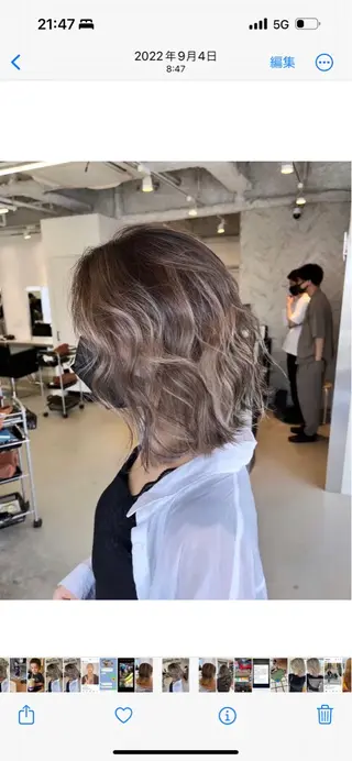 ミディアム karin💋海外 バタフライカットのヘアスタイル