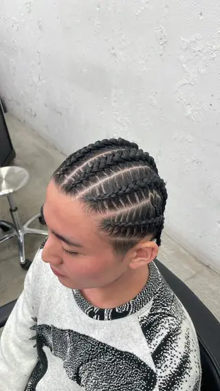 ヘアアレンジ メンズ コーンロウ／ブレイズ SYUのヘアスタイル