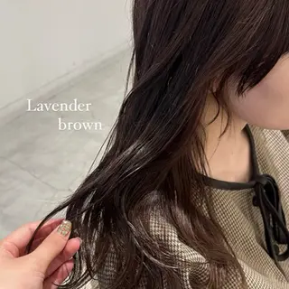 セミロング カラー アダチ ヒヨリのヘアスタイル
