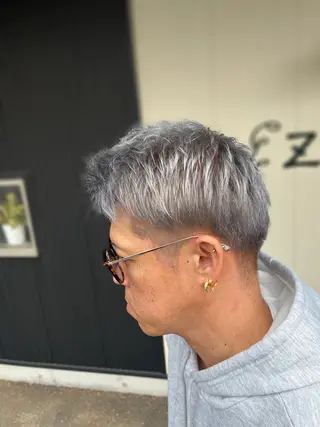 ショート カラー 久留生 隼斗のヘアスタイル