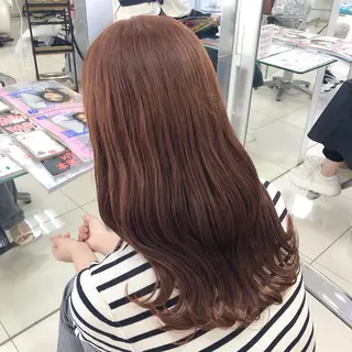 カラー 岩戸優奈 束感まつげ ピンク/ベージュのヘアスタイル