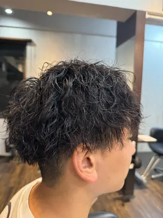 ショート パーマ メンズ 高井 柊のヘアスタイル