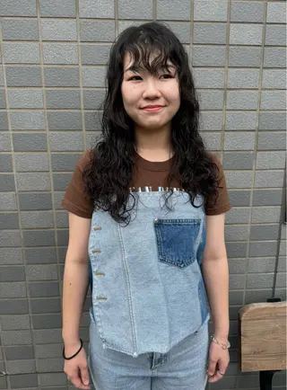 ロング パーマ (h)wim ウィムのヘアスタイル