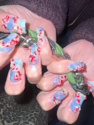 ネイル Mariris所属・ᗷᗩᑎSᗩ ᑎᗩIᒪ ՏᗩᒪOᑎのネイルデザイン