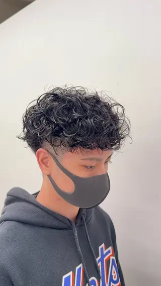 ショート パーマ ヘアアレンジ メンズ 艶カラー の達人のヘアスタイル