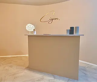 ciyon.所属・ciyon.  ヘア デザイナー  ayaのヘアスタイル