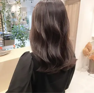 セミロング カラー VERBENA所属・ハイライト／艶カラー 大河シンジのヘアスタイル