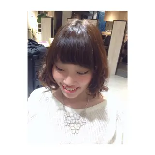 ミディアム セミロング カラー パーマ アオガミ （前髪顔周りカット）のヘアスタイル