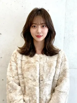 ミディアム カラー 韓国レイヤーカット 🫧大阪梅田レイヤーのヘアスタイル