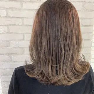 ミディアム カラー 伊 杏のヘアスタイル