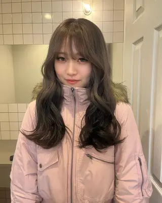 カラー yuka/ロング/ レイヤーカットモデルのヘアスタイル