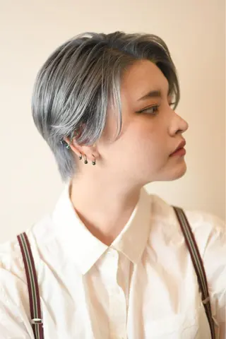 ショート カラー 三好 美里のヘアスタイル