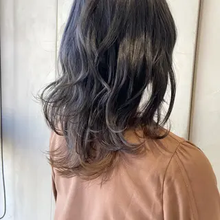 ミディアム カラー カジュアルを女っぽく 𝗮𝘆𝗮𝗰𝗼のヘアスタイル