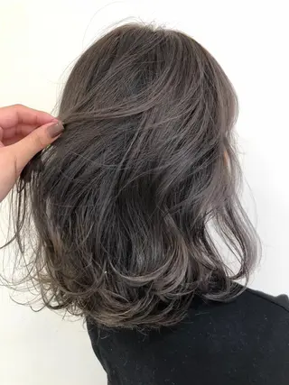 ミディアム カラー 細めハイライト🩶 ボブ/レイヤーカットのヘアスタイル