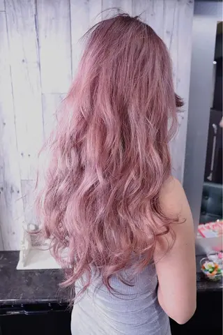 ロング カラー Tee’s ケアブリ ーチ　ハイライトのヘアスタイル