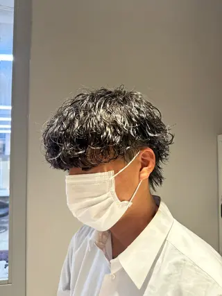 ミディアム パーマ ヘアアレンジ メンズ 艶カラー の達人のヘアスタイル