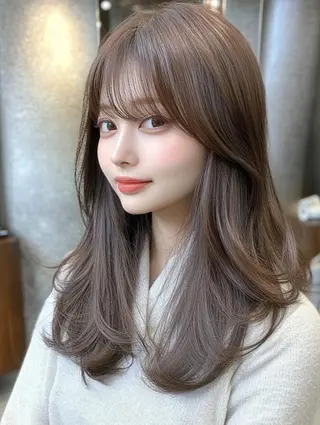 ロング カラー 赤みなしオリーブ ハイトーン×レイヤーのヘアスタイル