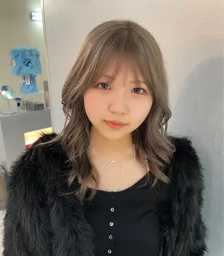 ミディアム カラー 無料カット/ハイ トーンカラー/きらのヘアスタイル