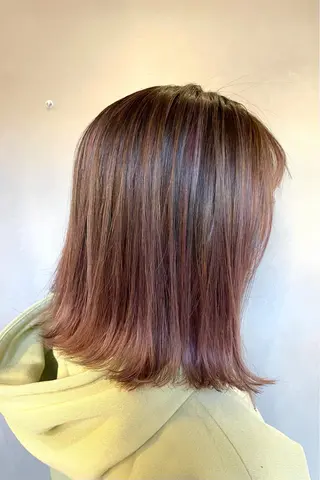 ミディアム カラー ハイライトが 得意なニキです😊のヘアスタイル