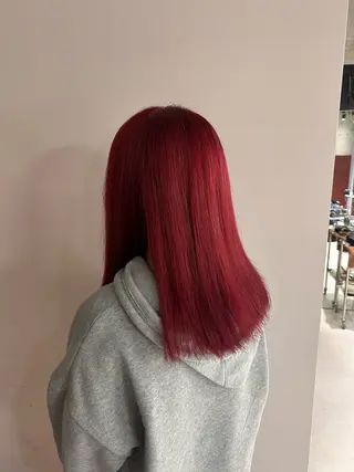 セミロング カラー iris名駅 ハイトーンブリーチ【イリス】所属・閼伽井 誇和のヘアスタイル