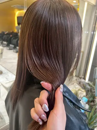 セミロング カラー 暖色系ツヤカラー コトノ🫧のヘアスタイル