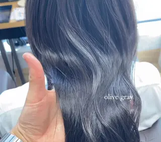 セミロング カラー THE DAY所属・AKI HASHIMOTOのヘアスタイル