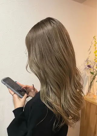 セミロング acero + hair&eyelash 幸手店【アチェロ】所属・ハイライトハイトーン 💖MOMOKAのヘアスタイル