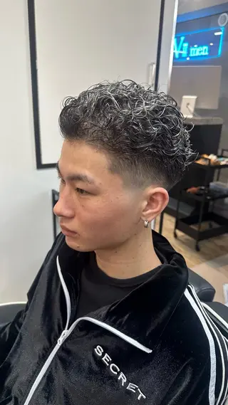 カラー パーマ メンズ 律喜/パーマ /メンズ/フェードのヘアスタイル