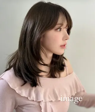 ミディアム レイヤーカット/ 縮毛矯正/ミサキ💐のヘアスタイル
