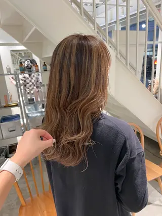 ロング カラー 周東 芽依のヘアスタイル