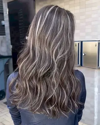 ロング カラー ✨ハイライト/バタフ ライレイヤー/原宿✨のヘアスタイル