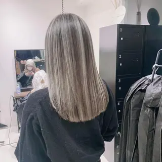 ロング カラー オフホワイトアンドなんば所属・福西 洋斗のヘアスタイル