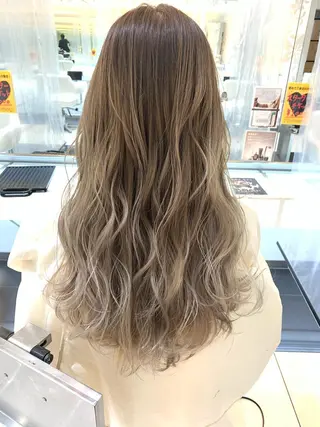 セミロング カラー ✂️小顔カット✂️ 山本有紀のヘアスタイル