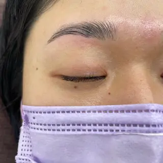 アイブロウ 鍵山 千秋のヘアスタイル