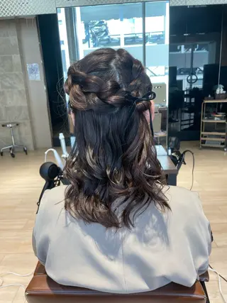 セミロング 艶カラー/アレンジ/ はまぐちうみのヘアスタイル