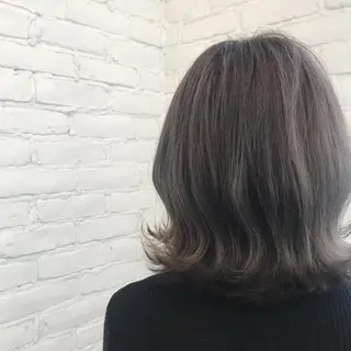 ミディアム カラー いけだ　ひかり ハイライトくびれヘアのヘアスタイル